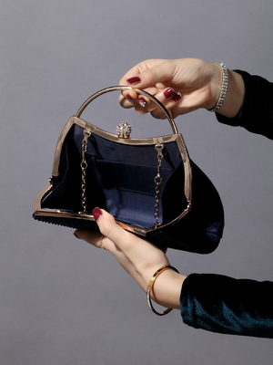 EUROPE AND THE UNITED STATES RETRO Solid COLOR PLEATED RAND RING FASHION LOCK CLOSED DINNER BAG CHAIN CROSSBODY BAG (Европа и Соединенные Штаты) Ретро твердое цветное рельефное кольцо на руке модное кольцо замкнутый обеденный пакет цепочка кроссбоди сумка