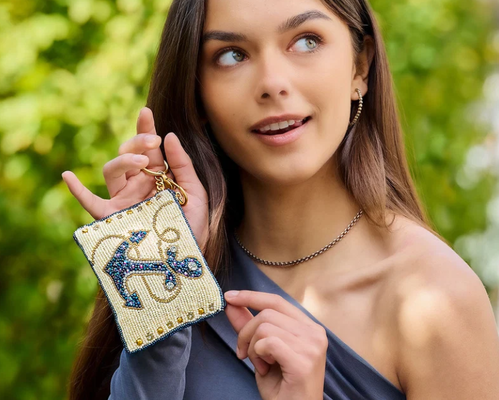Кошелек для монет на крючке Привлекательная сумка для монет в виде бабочки с ярким цветочным узором, вышитым бисером, игривое кольцо для ключей с кисточкой и застежкой-молнией идеально подходит для мелочей первой необходимости